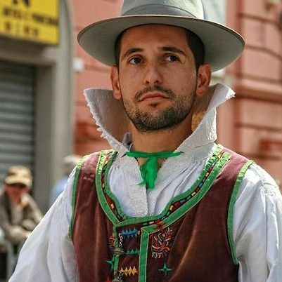 Katkıda bulunan yazar